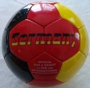 Ball klein Schwarz-Rot-Gold